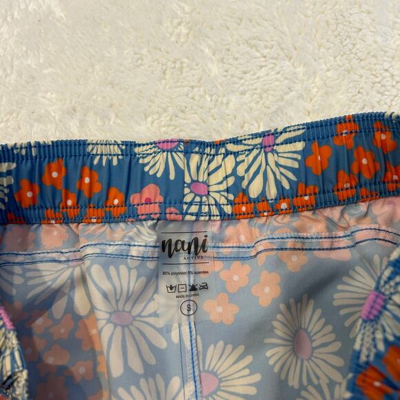 Nani Women's Active Shorts Sz Small Multicolor Adjustable Belt 3" Stretch Swim - Picture 3 of 6